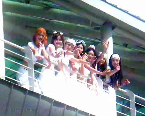 AtHeart '3! 4!' HEARTPIECE self-cam scene